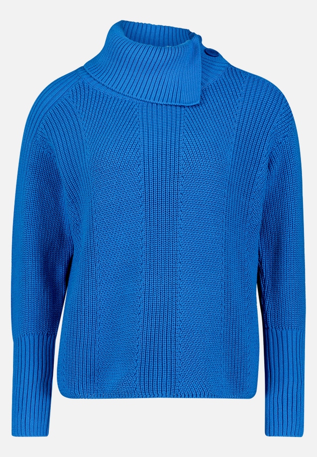 Grobstrick-Pullover mit hohem Kragen / Vorderseite