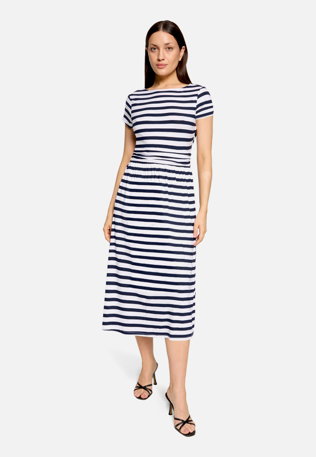 Jerseykleid mit Streifen / Modellfoto Vorderseite