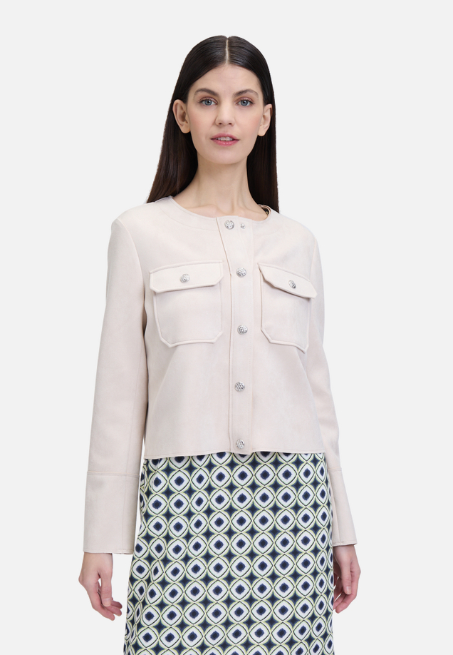 Casual-Jacke mit Taschen / Modellfoto Vorderseite