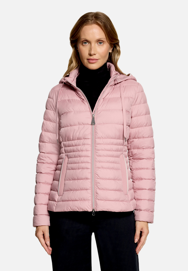 Steppjacke leicht mit abnehmbarer Kapuze / Modellfoto Vorderseite