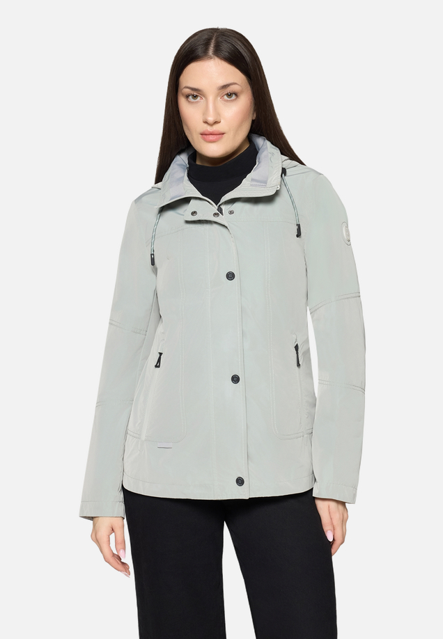 Sommerjacke mit abnehmbarer Kapuze / Modellfoto Vorderseite
