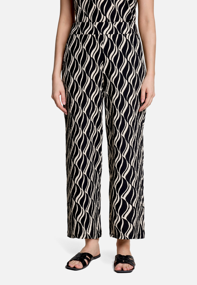Marlene-Hose mit elastischem Bund / Modellfoto Vorderseite