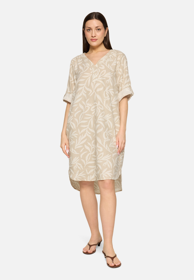Sommerkleid mit Muster / Modellfoto Vorderseite