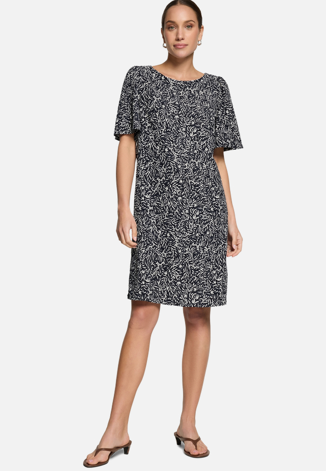Blusenkleid mit Blumenprint / Modellfoto Vorderseite