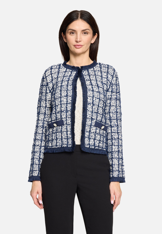 Strick-Cardigan mit Fransen / Modellfoto Vorderseite