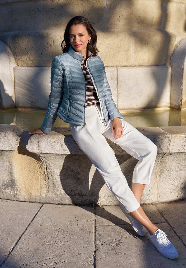 Steppjacke mit Stehkragen / Imagebild
