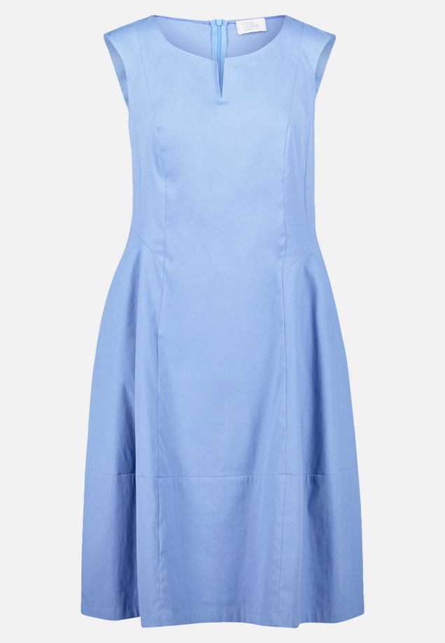 Sommerkleid tailliert / Vorderseite