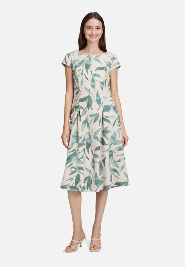 Cocktailkleid mit Aufdruck / Modellfoto Vorderseite
