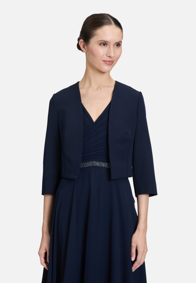 Bolero-Jacke mit Kellerfalten / Modellfoto Vorderseite