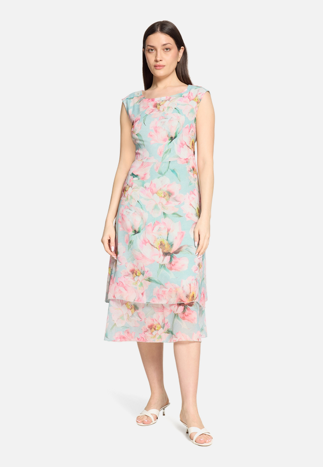 Chiffonkleid mit Bindegürtel / Modellfoto Vorderseite
