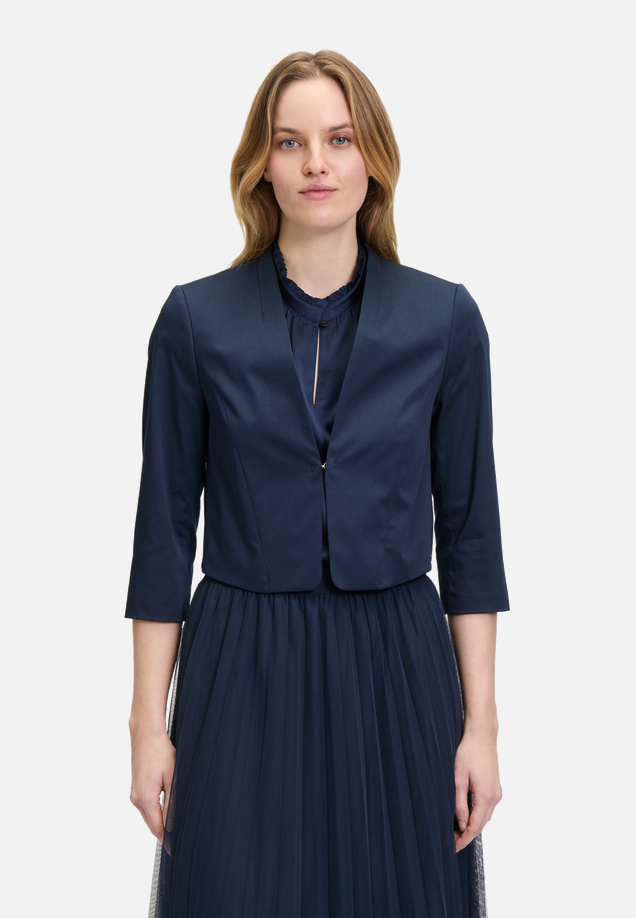 Bolero-Jacke unifarben / Modellfoto Vorderseite