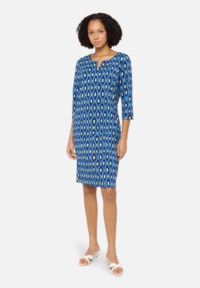 Casual-Kleid mit Muster / Modellfoto Vorderseite