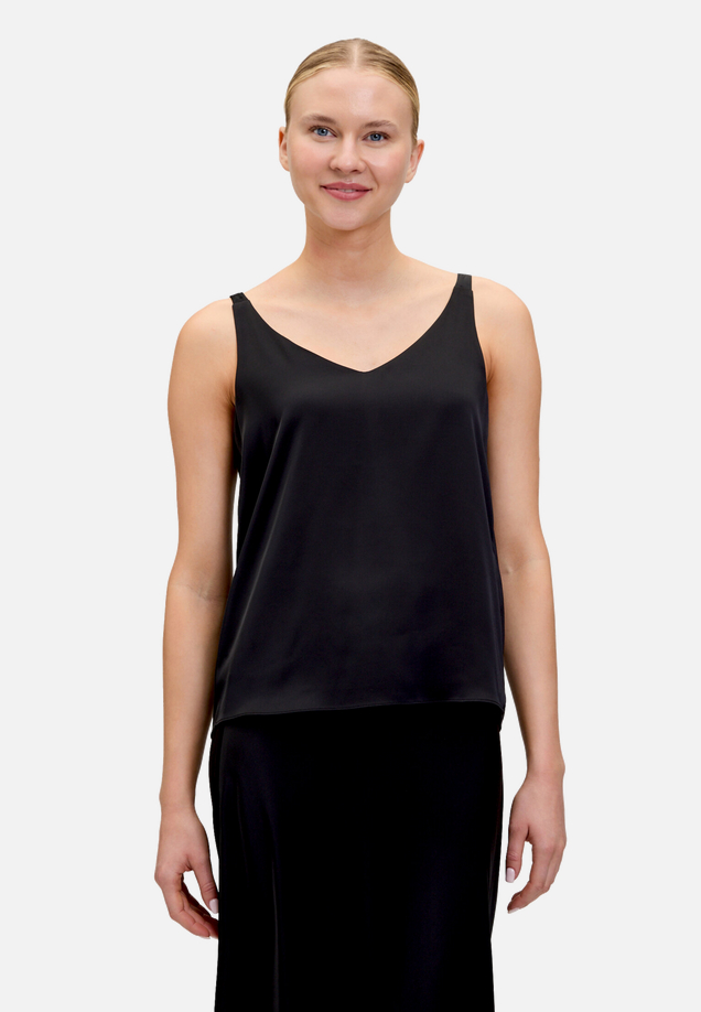 Satin-Bluse mit V-Ausschnitt / Modellfoto Vorderseite