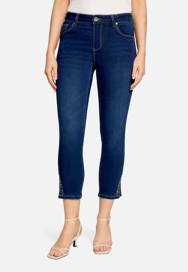Basic-Jeans mit Waschung / Modellfoto Vorderseite