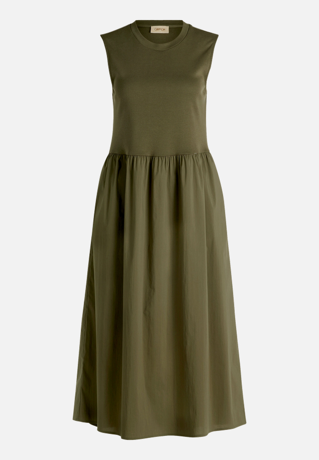 Casual-Kleid mit Eingrifftaschen / Vorderseite