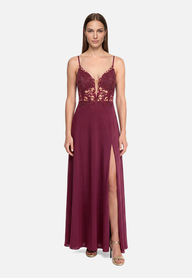 Abendkleid mit Stickerei / Modellfoto Vorderseite