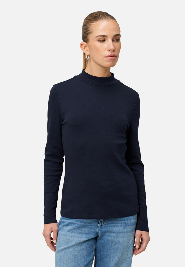 Langarmshirt mit Stehkragen / Modellfoto Vorderseite