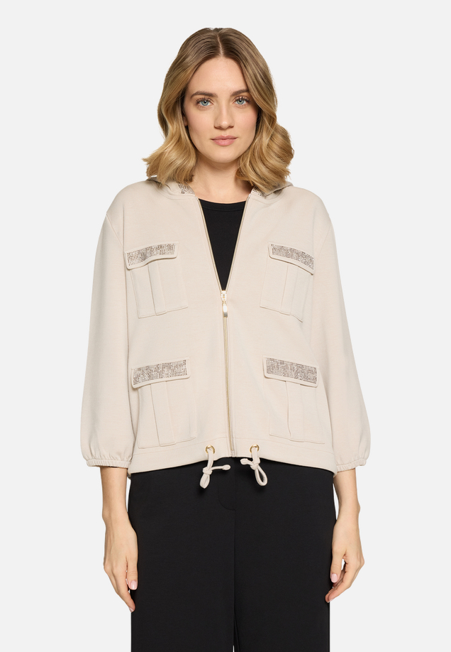 Shirtjacke mit Kapuze / Modellfoto Vorderseite