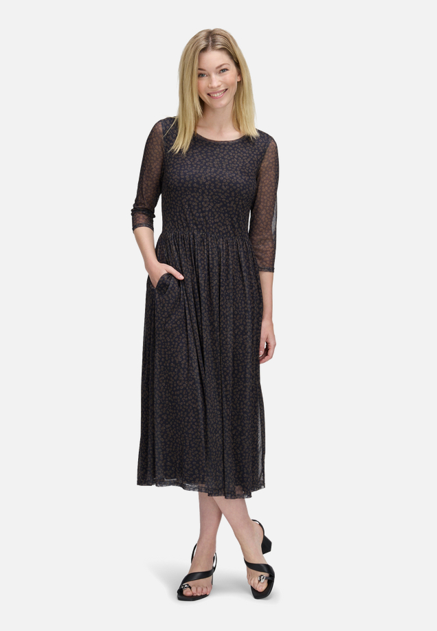 Maxikleid ohne Verschluss / Modellfoto Vorderseite