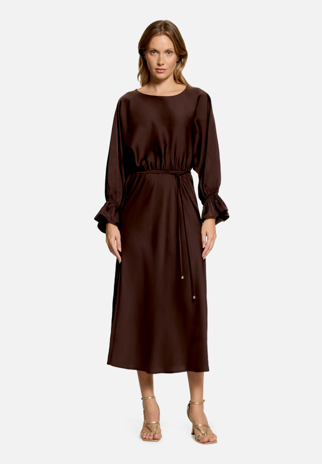 Cocktailkleid mit U-Boot-Ausschnitt / Modellfoto Vorderseite