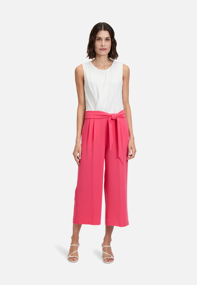 Jumpsuit ohne Arm / Modellfoto Vorderseite