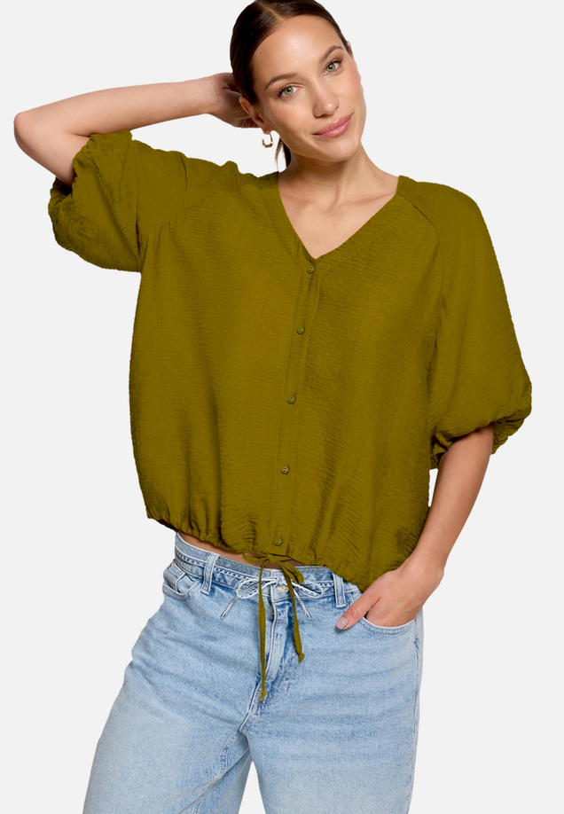 Kurzarm-Bluse mit Bindeband / Modellfoto Vorderseite