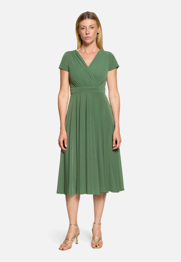 Cocktailkleid im Glitzer-Look / Modellfoto Vorderseite