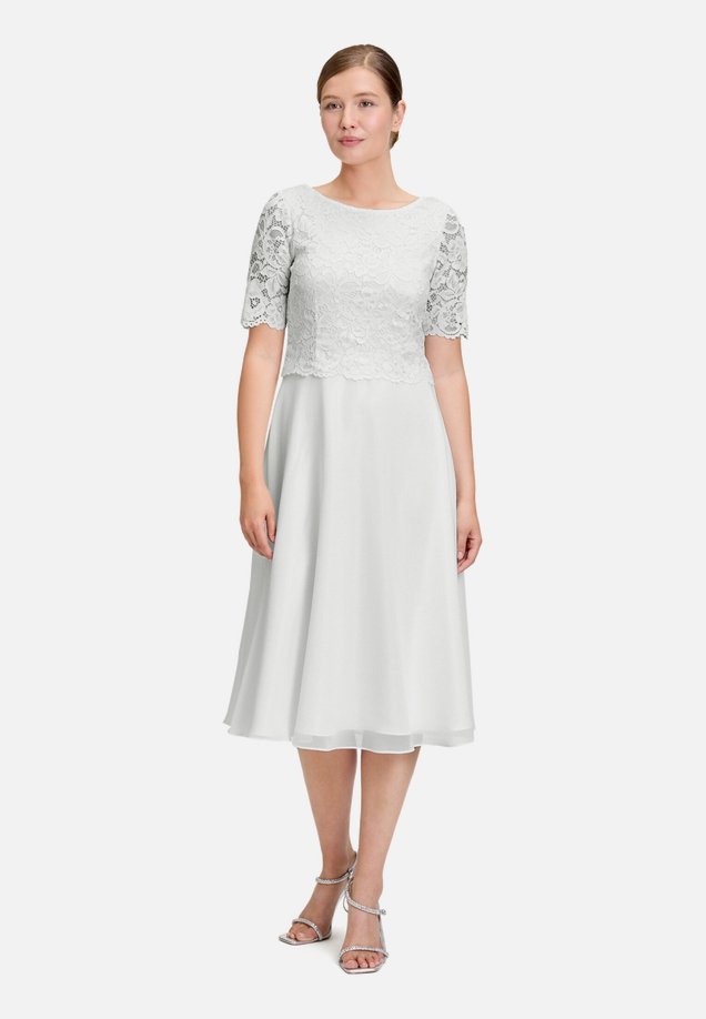 Cocktailkleid mit Spitze / Modellfoto Vorderseite