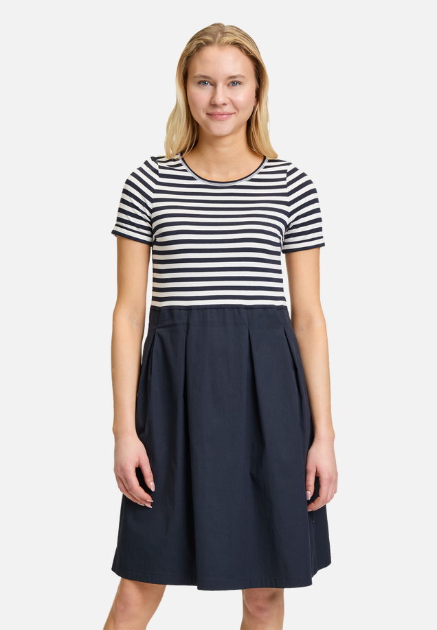 Sommerkleid mit Kellerfalten / Modellfoto Vorderseite