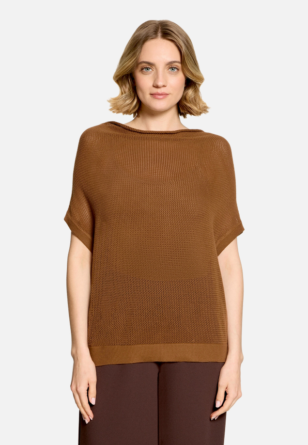 Lochstrick-Pullover mit Wasserfallausschnitt / Modellfoto Vorderseite