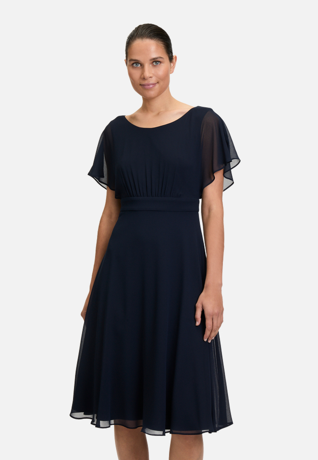 Cocktailkleid kurzarm / Modellfoto Vorderseite