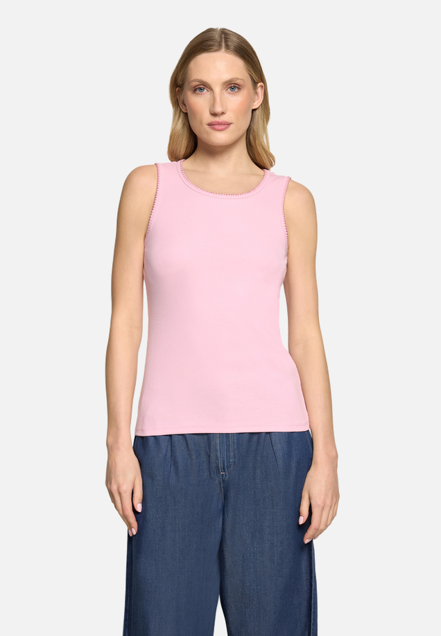 Basic-Top mit Rundhalsausschnitt / Modellfoto Vorderseite