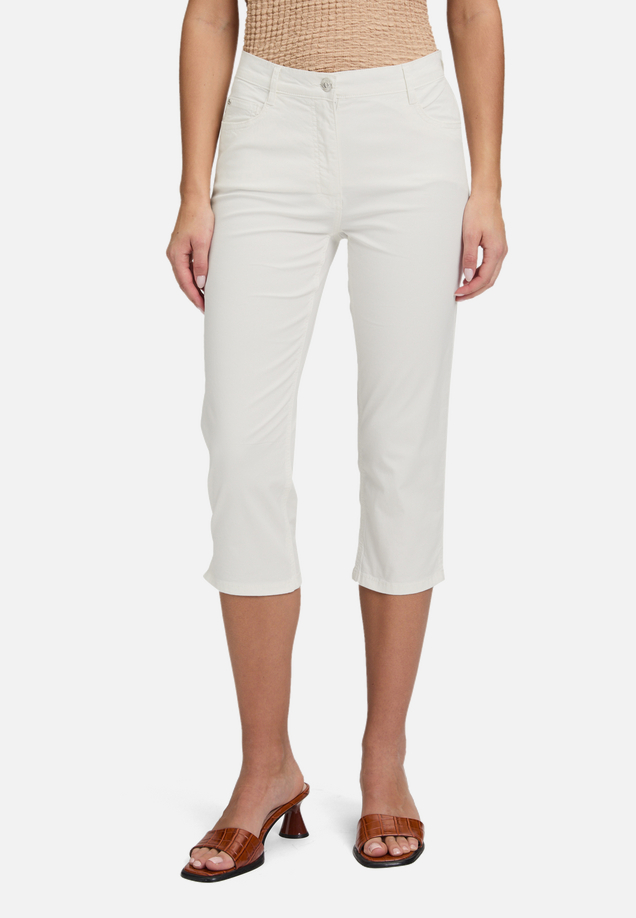 Sommerhose Slim Fit / Modellfoto Vorderseite