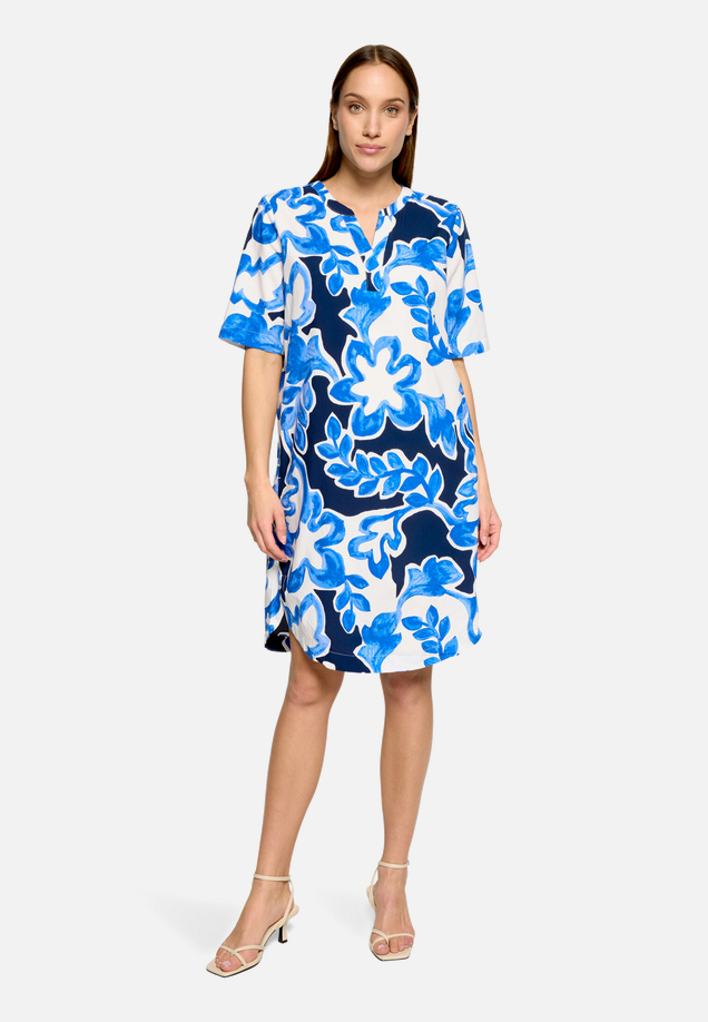 Hemdblusenkleid mit Print / Modellfoto Vorderseite