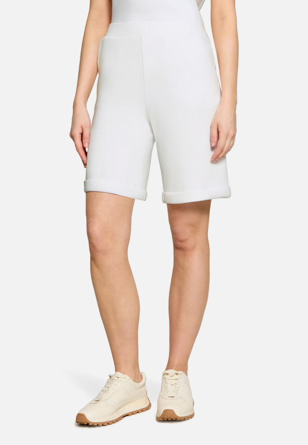 Schlupfhose mit Eingrifftaschen / Modellfoto Vorderseite