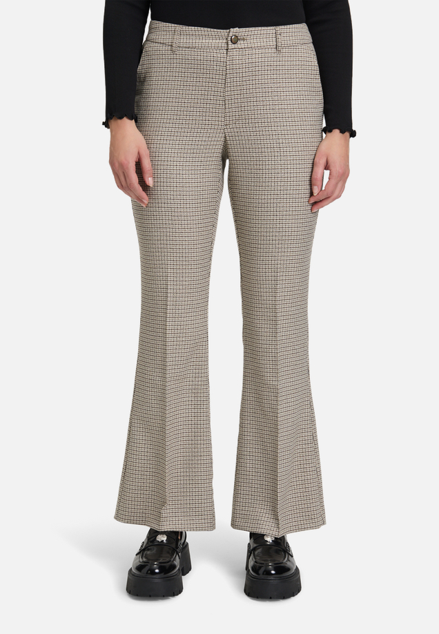 Stoffhose mit Bügelfalte / Modellfoto Vorderseite