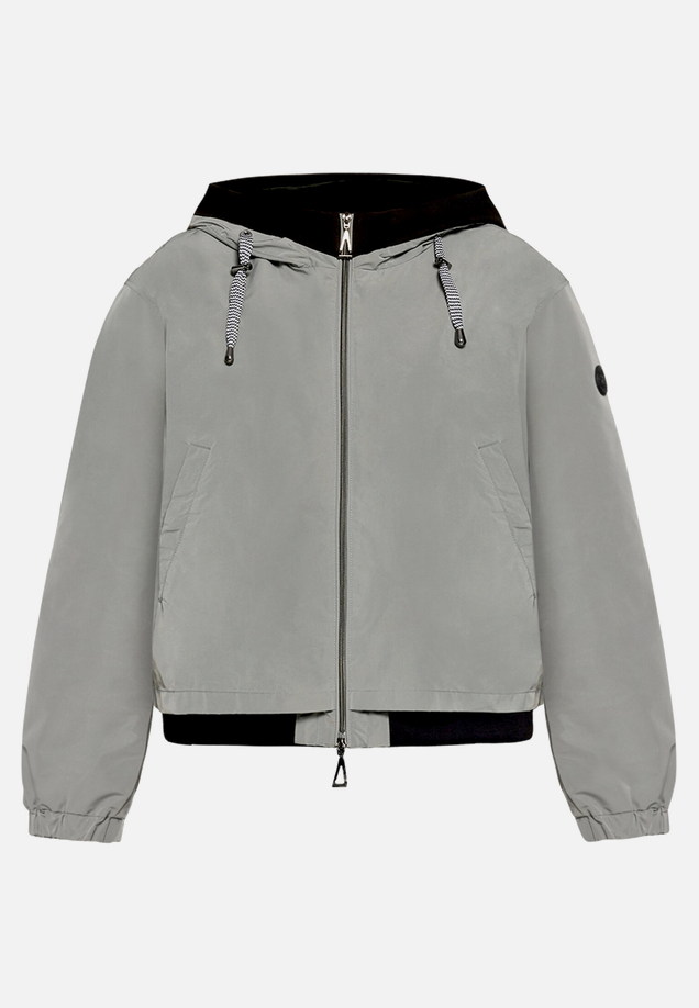 Sommerjacke mit Kapuze / Vorderseite
