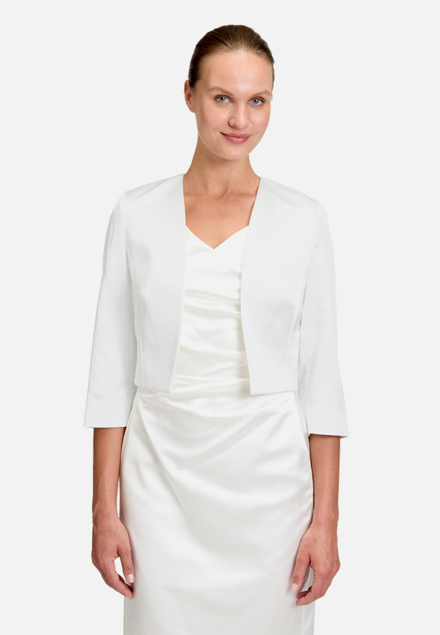 Bolero-Jacke mit Kellerfalten / Modellfoto Vorderseite