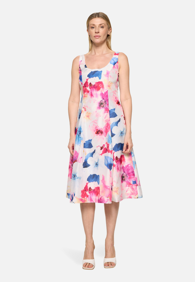 Cocktailkleid mit Kellerfalten / Modellfoto Vorderseite