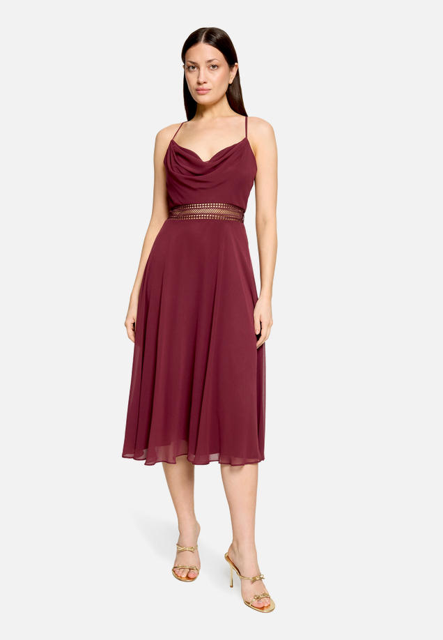 Cocktailkleid mit Wasserfallausschnitt / Modellfoto Vorderseite