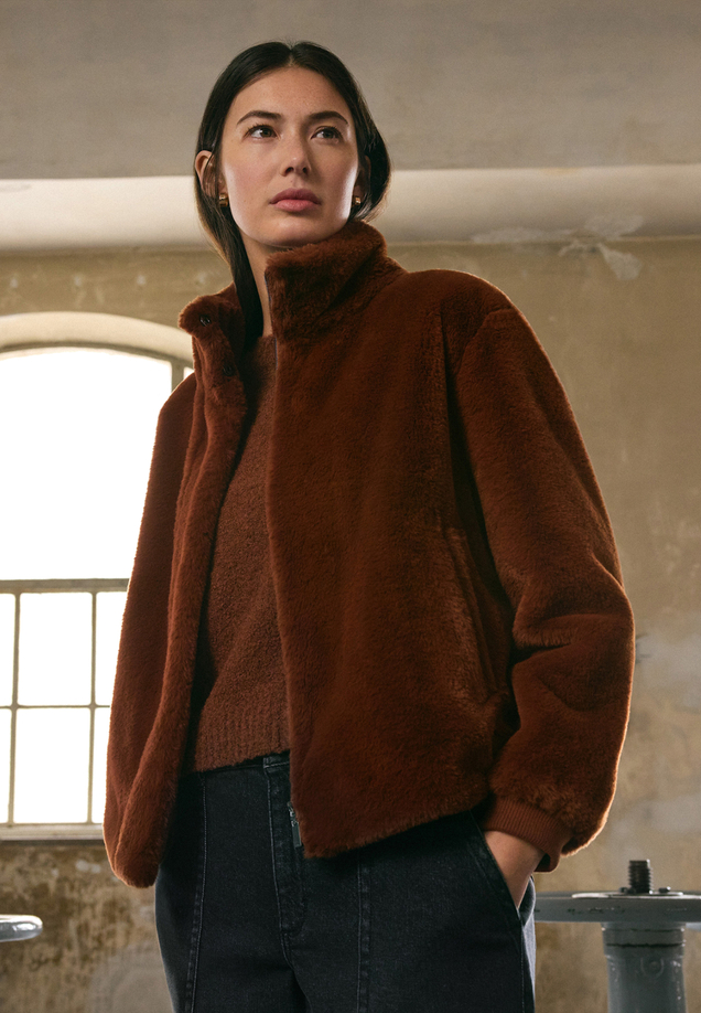Kunstfell-Jacke mit Taschen / Imagebild