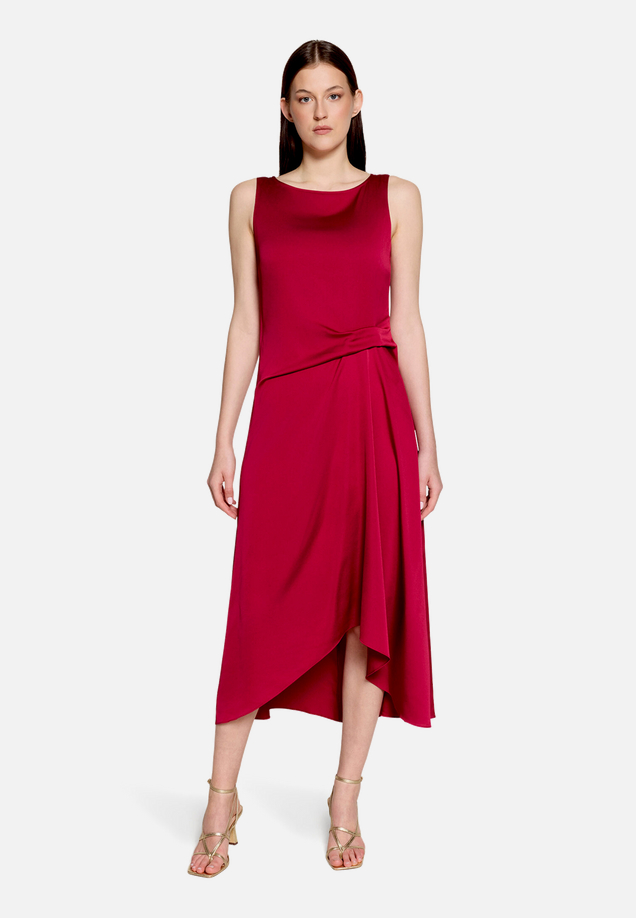 Cocktailkleid mit Raffung / Modellfoto Vorderseite