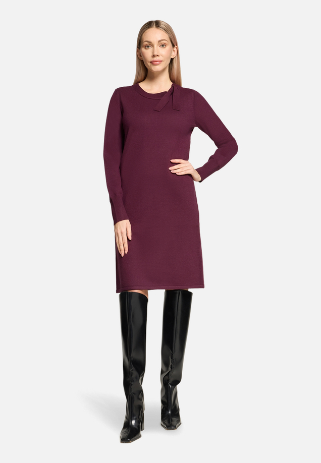 Strickkleid mit Schleifenknoten / Modellfoto Vorderseite
