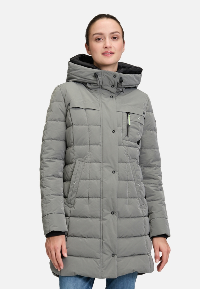 Winterjacke mit Kapuze / Modellfoto Vorderseite