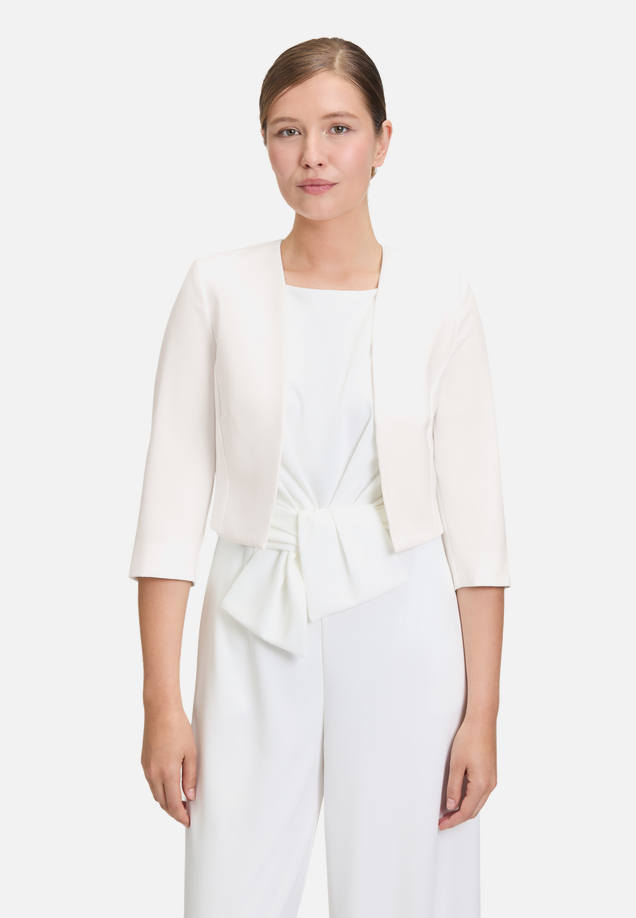 Bolero-Jacke mit Kellerfalten / Modellfoto Vorderseite