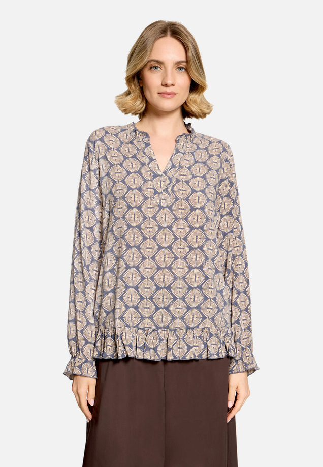 Casual-Bluse mit Raffung / Modellfoto Vorderseite