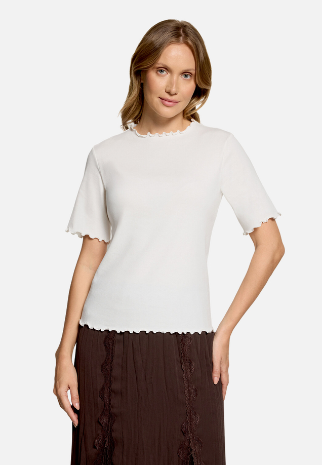 Halbarm-Shirt mit Kragen / Modellfoto Vorderseite