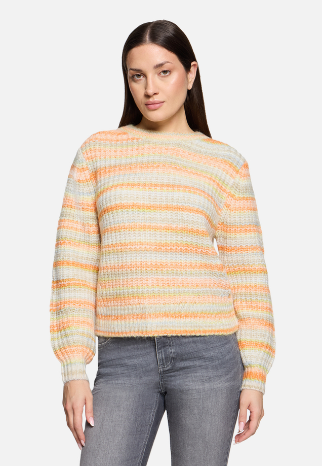 Strickpullover mit Effektgarn / Modellfoto Vorderseite