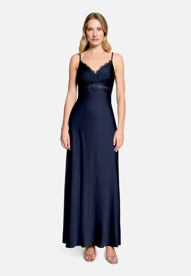 Abendkleid schmal geschnitten / Modellfoto Vorderseite