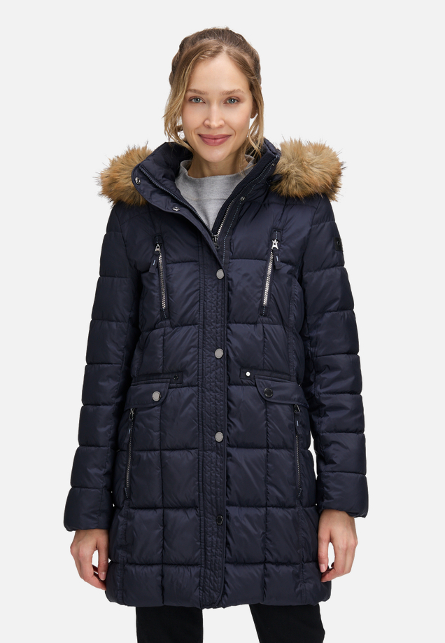 Outdoorjacke mit Kapuze / Modellfoto Vorderseite